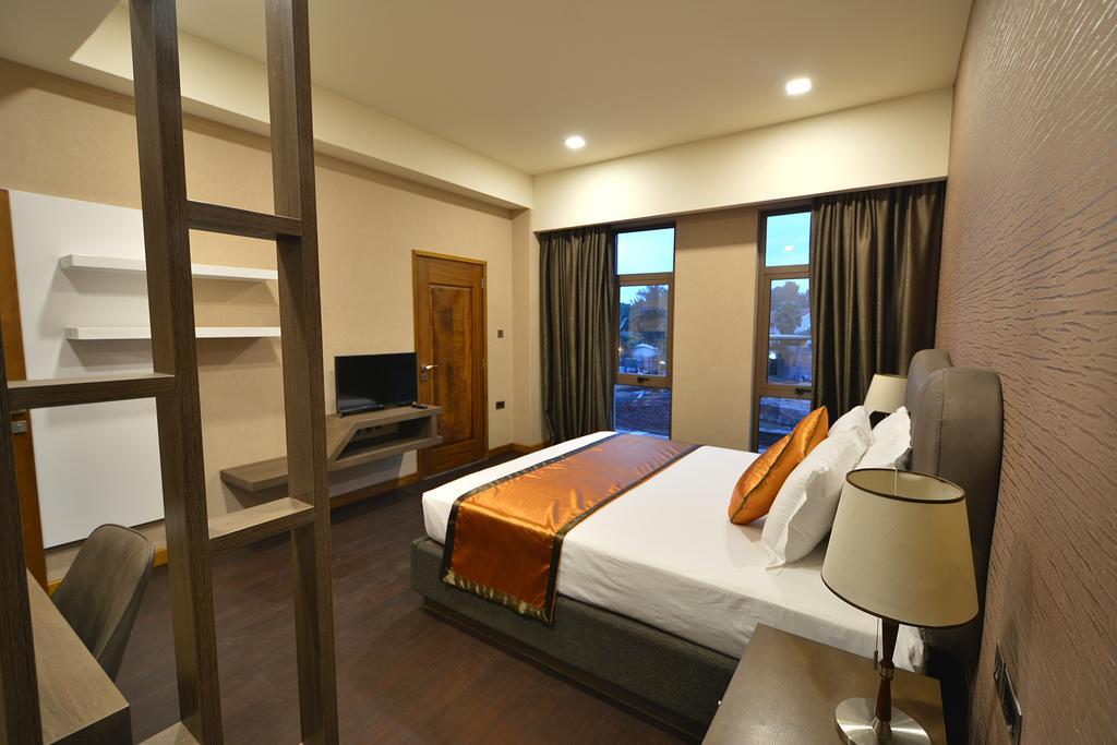 Speke Apartments Wampewo Kampala Esterno foto